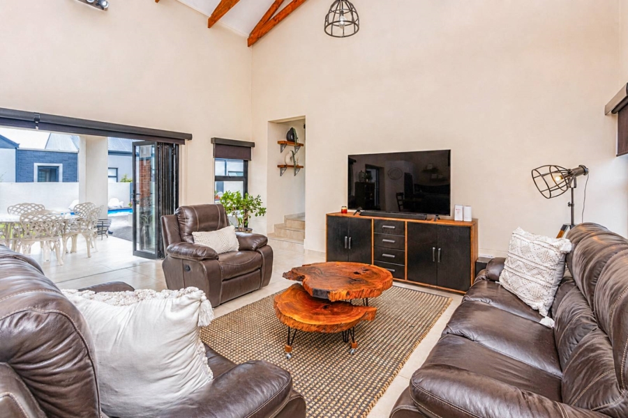 4 Bedroom Property for Sale in Meerhof North West